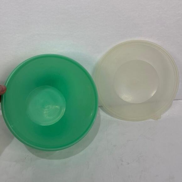 VINTAGE TUPPERWARE Crisp-It Lettuce Crisper Bowl 679-8 Lid 680-15 Jadeite Green - Picture 6 of 6